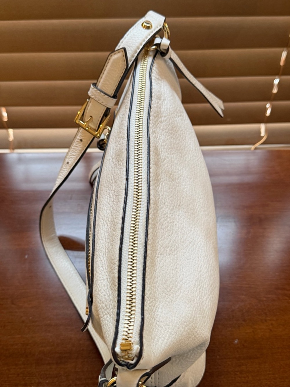 Michael Kors Pebbled Leather Crossbody Ivory Cream Gold Zip Shoulder Bag - Picture 10 of 12